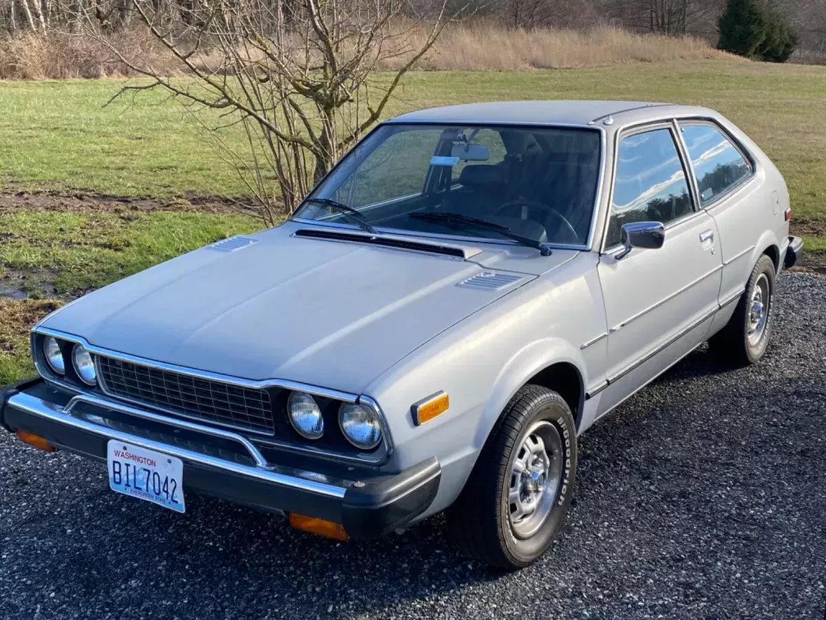 1977 honda accord 3 door hatchback 5 spd silver extra parts/engine, runs good
