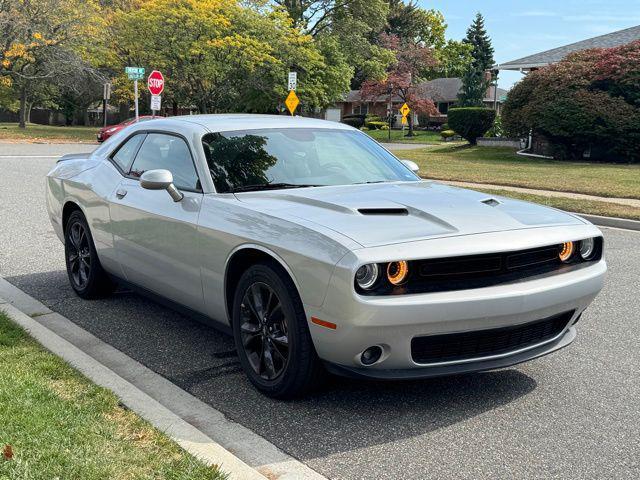 2022 dodge challenger sxt