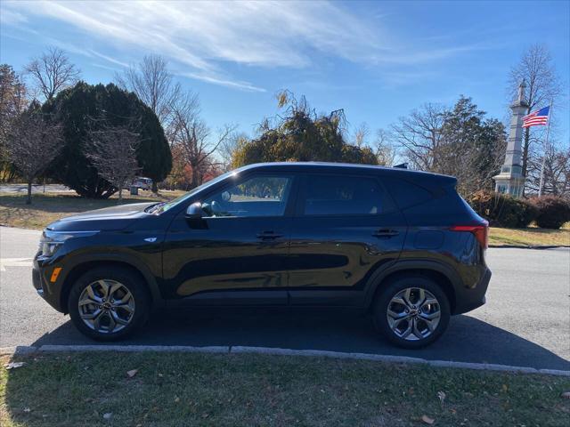 2024 kia seltos lx awd 4dr suv