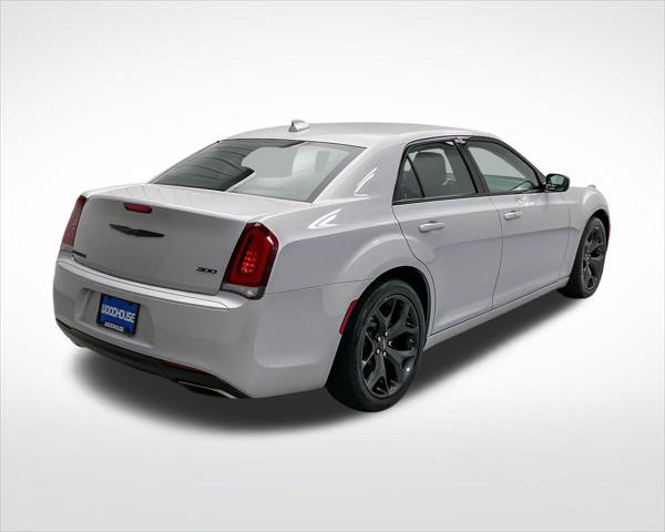 2022 chrysler 300 touring