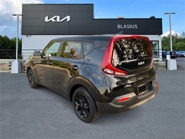2022 kia soul lx