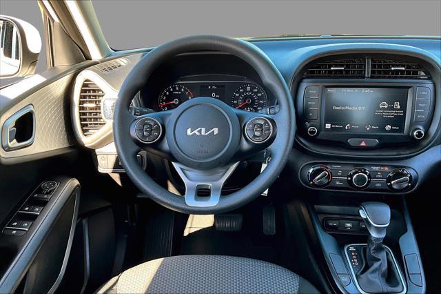 2022 kia soul lx