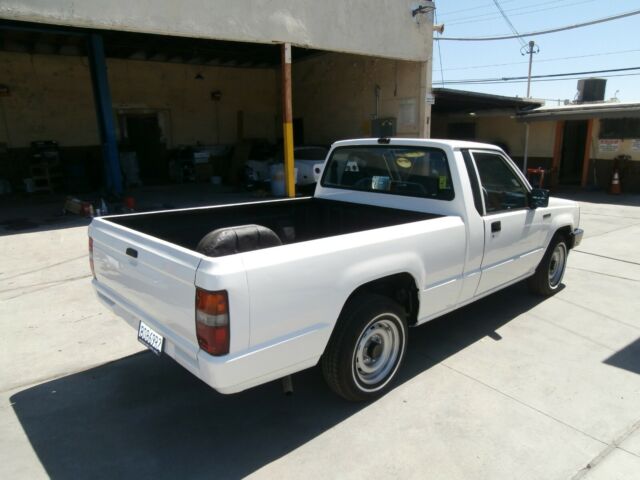 1992 mitsubishi mighty max base 2.4l *** legal right hand drive***