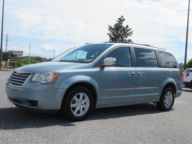 2010 chrysler town & country touring