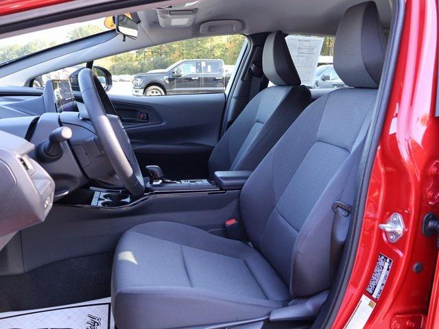 2024 toyota prius le