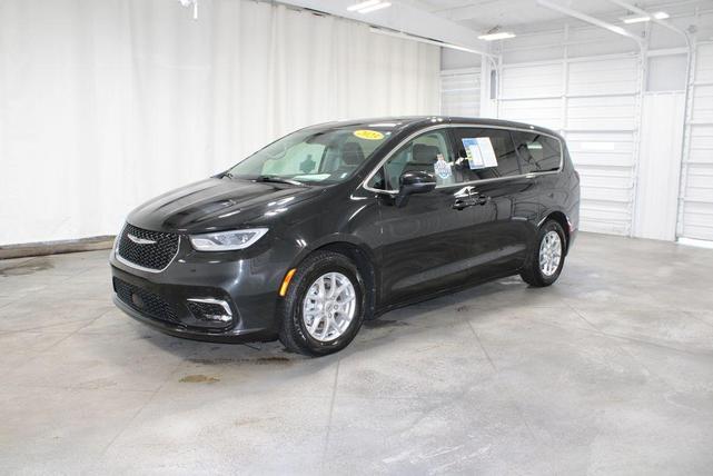 2023 chrysler pacifica touring-l