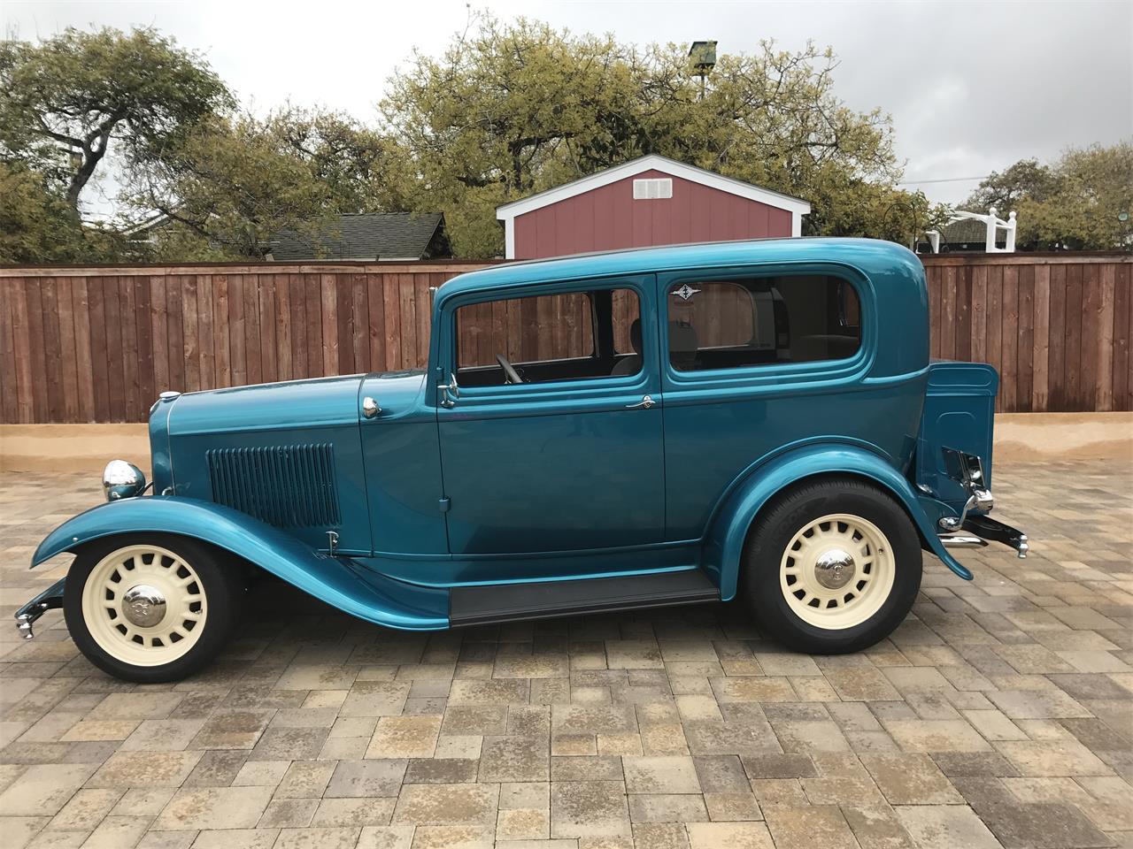 1932 ford 2-dr sedan