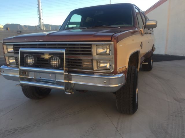 1983 chevrolet suburban 4 x 4
