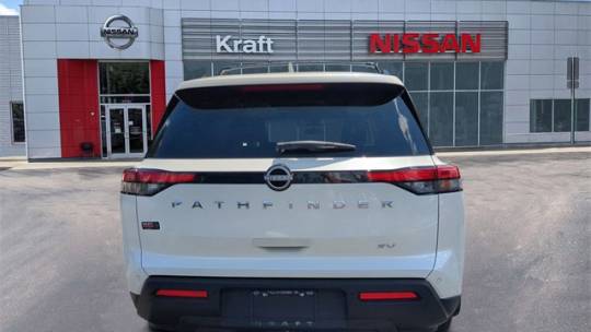 2024 Nissan Pathfinder sv