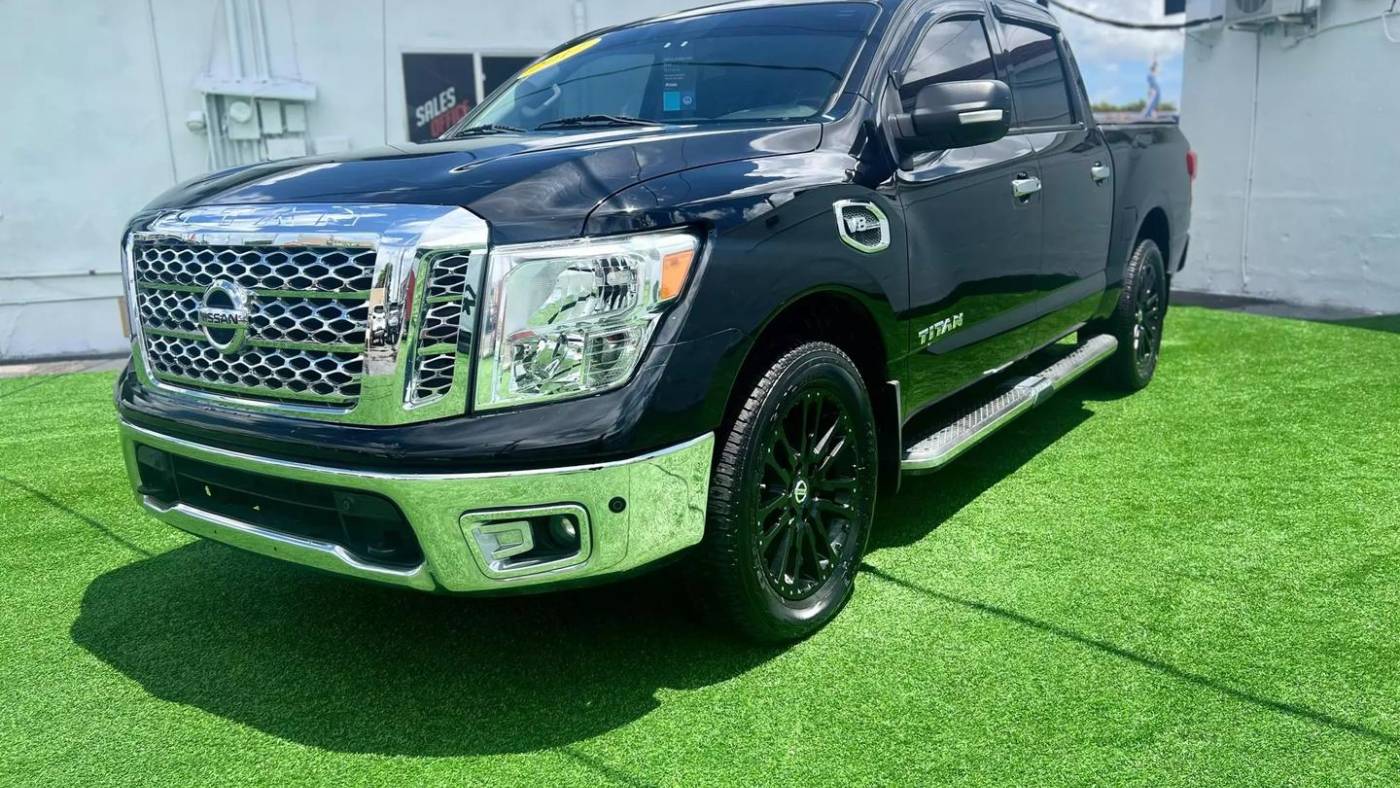 2017 nissan titan sv