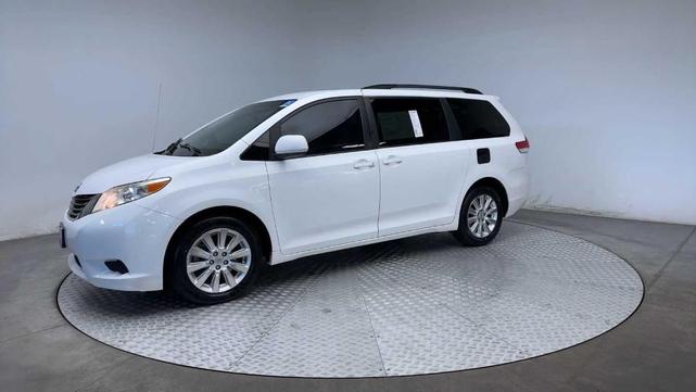 2011 toyota sienna le