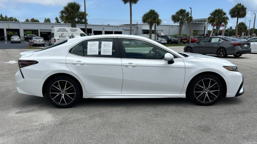2022 toyota camry se