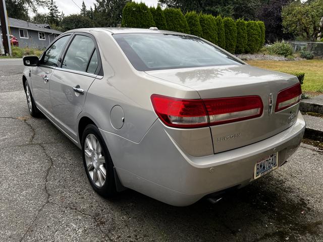 2010 lincoln mkz base