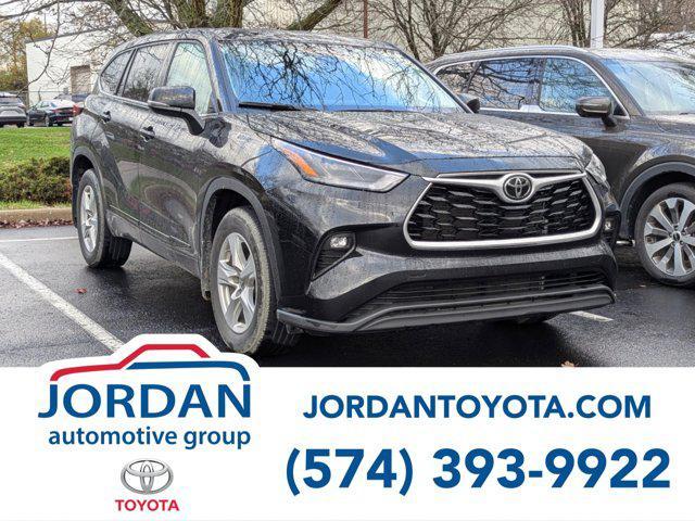 2022 toyota highlander le