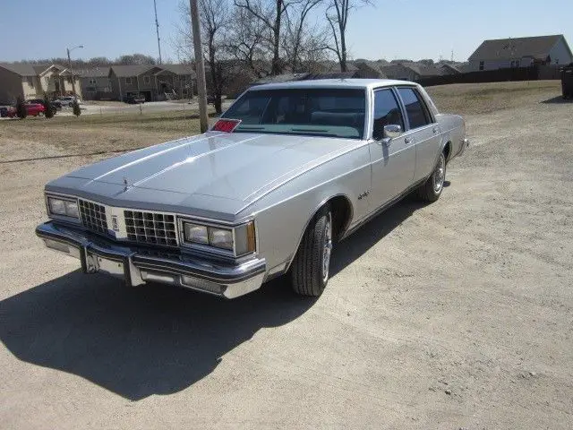 1985 oldsmobile delta 88 royal brougham ls clean car!!