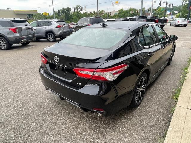 2020 toyota camry se