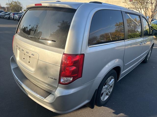 2011 dodge grand caravan crew