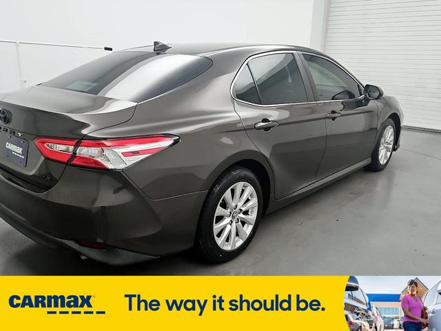 2019 toyota camry le