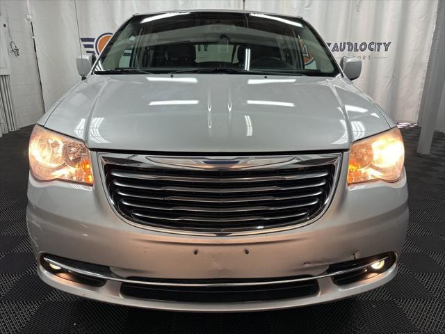 2012 chrysler town & country touring