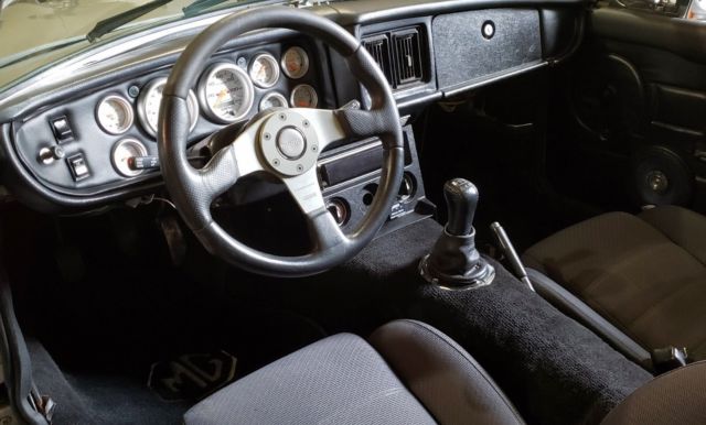 **1972 mgb roadster convertible **