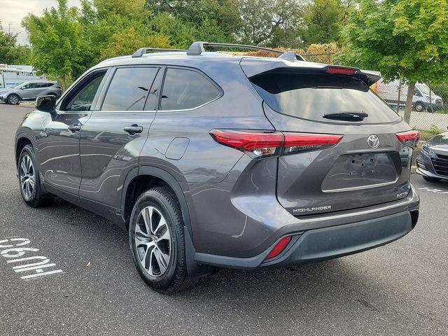 2022 toyota highlander xle