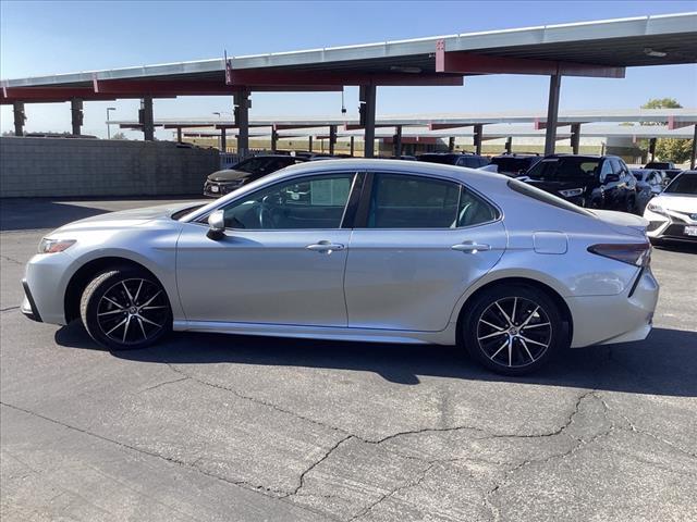 2022 toyota camry se