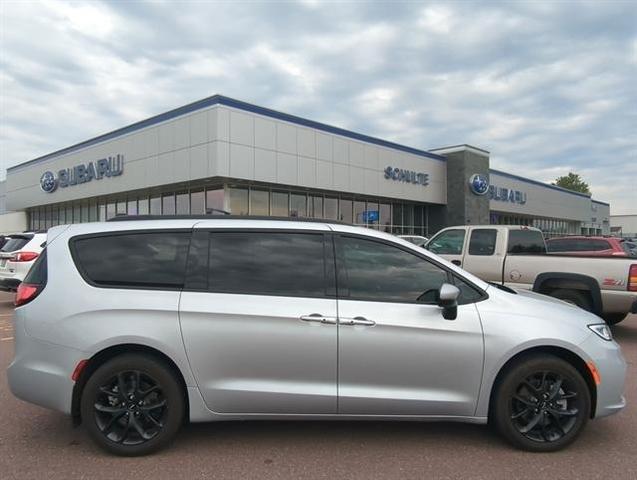 2023 chrysler pacifica touring-l
