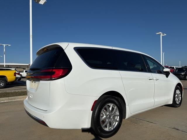2023 chrysler pacifica touring-l