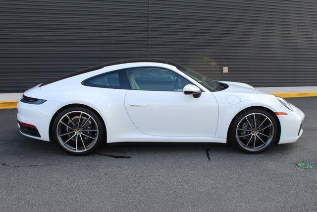 2022 porsche 911 carrera