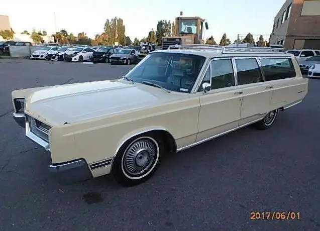 1967 chrysler town & country (low mileage)