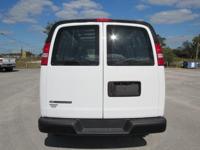 2022 chevrolet express 2500 work van