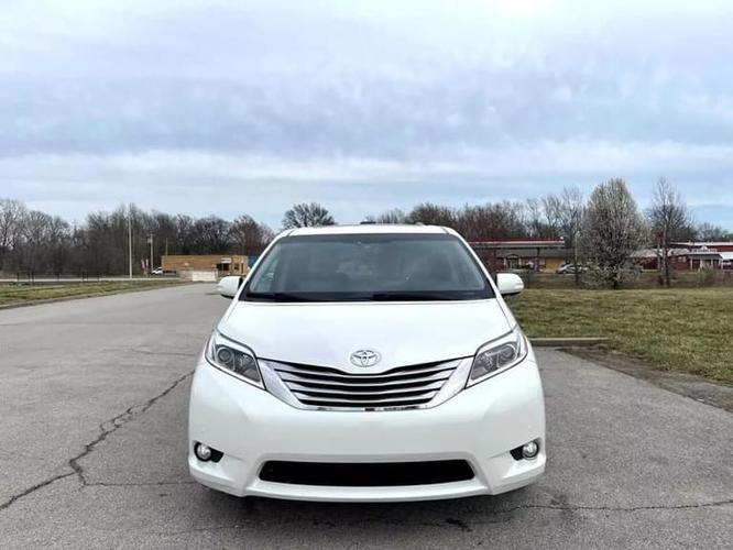 2017 toyota sienna xle premium minivan 4d in harrisonville, missouri