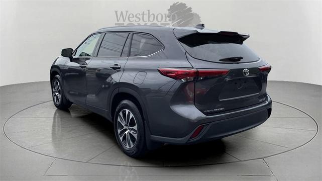 2022 toyota highlander xle