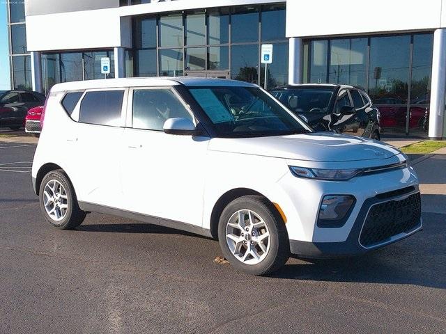 2022 kia soul lx