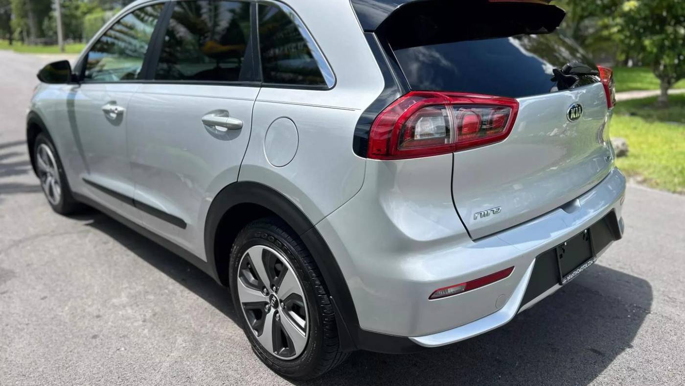 2017 kia niro lx