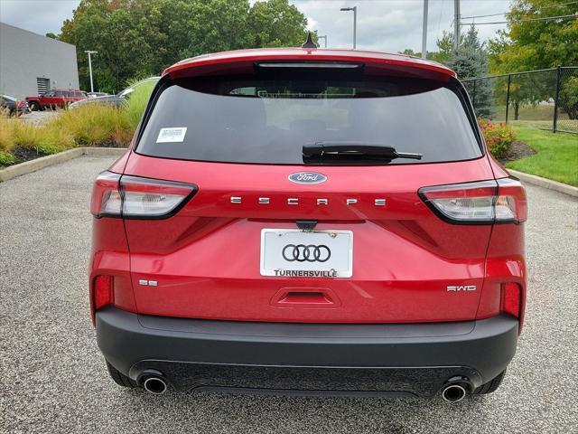 2022 ford escape se