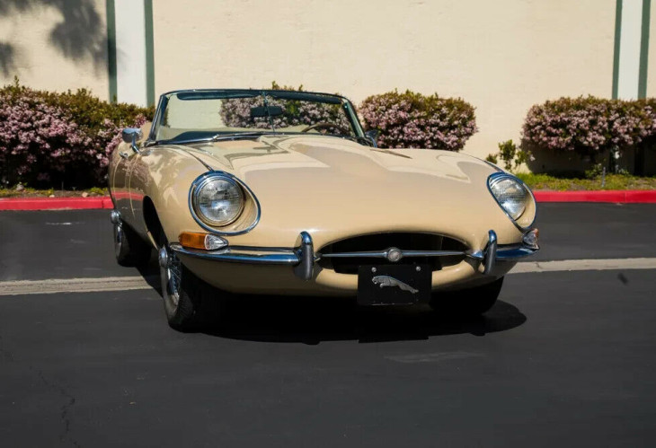 jaguar e-type