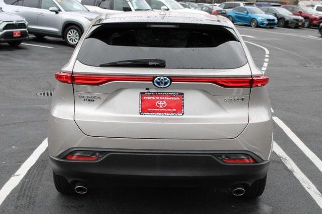 2021 toyota venza le