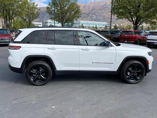 2023 jeep grand cherokee altitude
