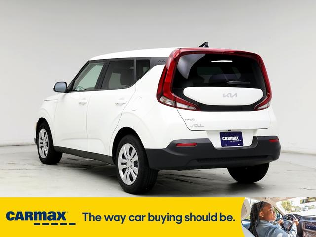 2022 kia soul lx