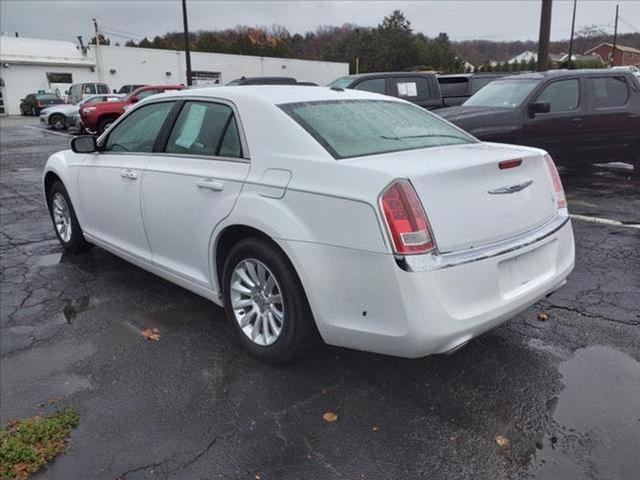 2013 chrysler 300 base
