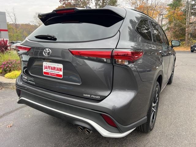 2022 toyota highlander xse