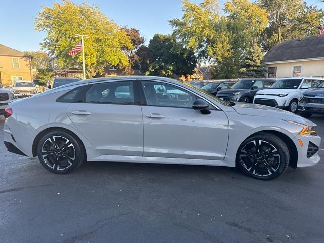 2022 kia k5 gt-line