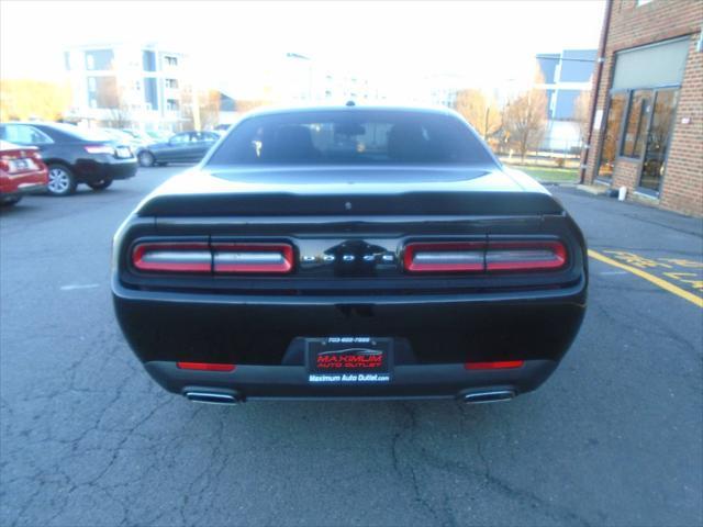 2019 dodge challenger sxt