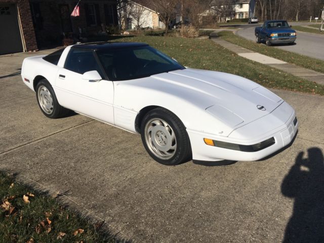 1991 chevrolet corvette - white with black leather seats, new top, tires,battery