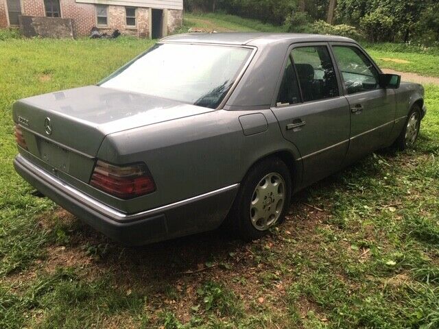 1993 mercedes-benz 300-class 4 dr 300e sedan