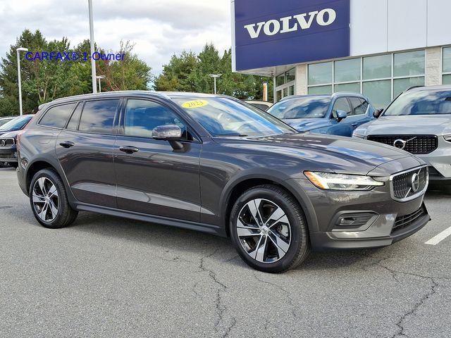 2023 volvo v60 cross country b5 awd plus