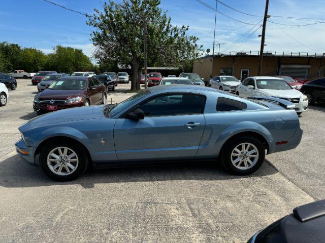 2005 ford mustang deluxe