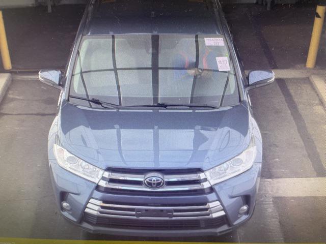 2018 toyota highlander le