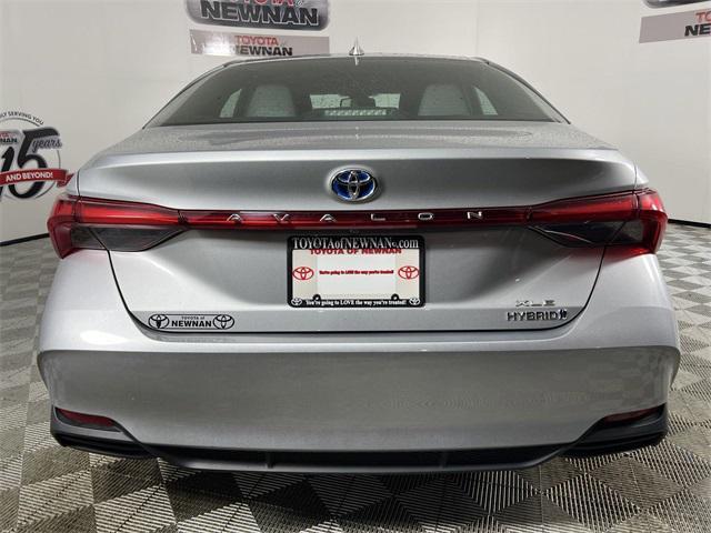 2022 toyota avalon hybrid xle plus